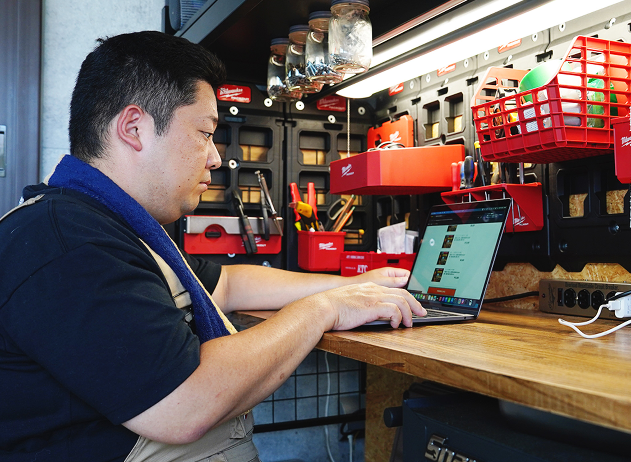 車に関する幅広いお悩みに対応、カー用品の取り付けもお任せください